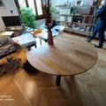 Tavolo-scrivania in castagno rustico circolare con gambe moderne verniciate a smalto nero effetto ferro