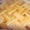 Parquet spigato in  rovere e castagno di recupero da vasi vinari