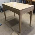 Tavolo in rovere con tre cassetti