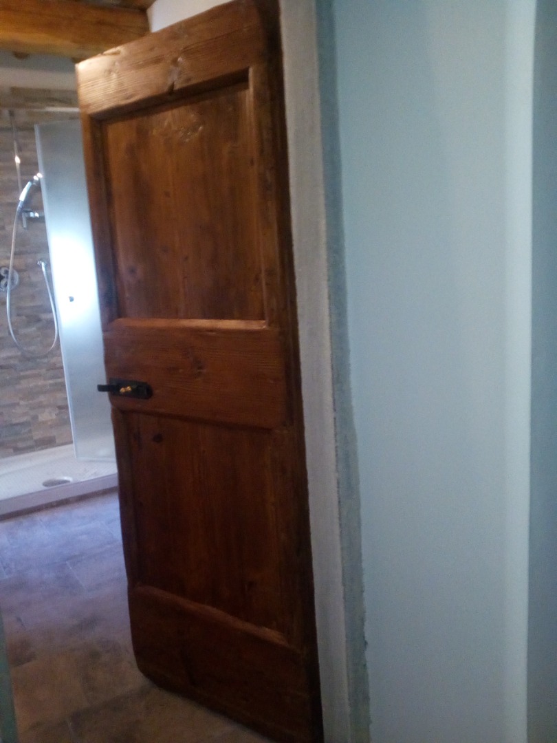 Porta alla toscana in abete con paletto a passare