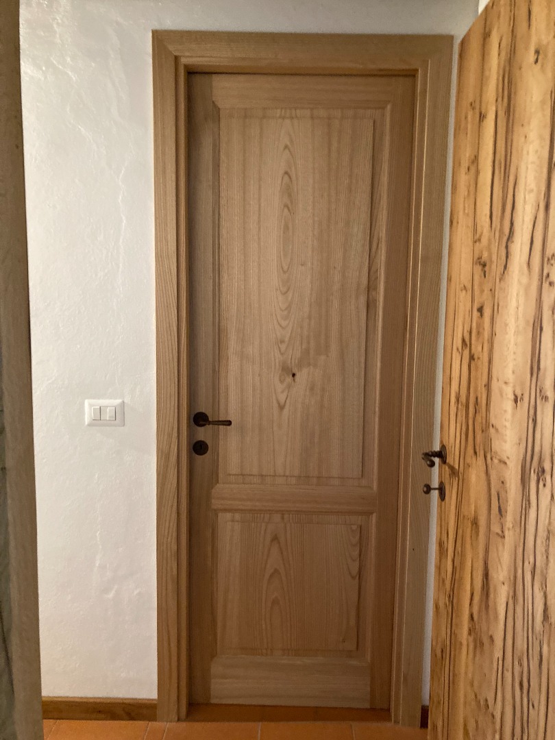porta in massello di castagno a 2 formelle verniciata effetto Naturale