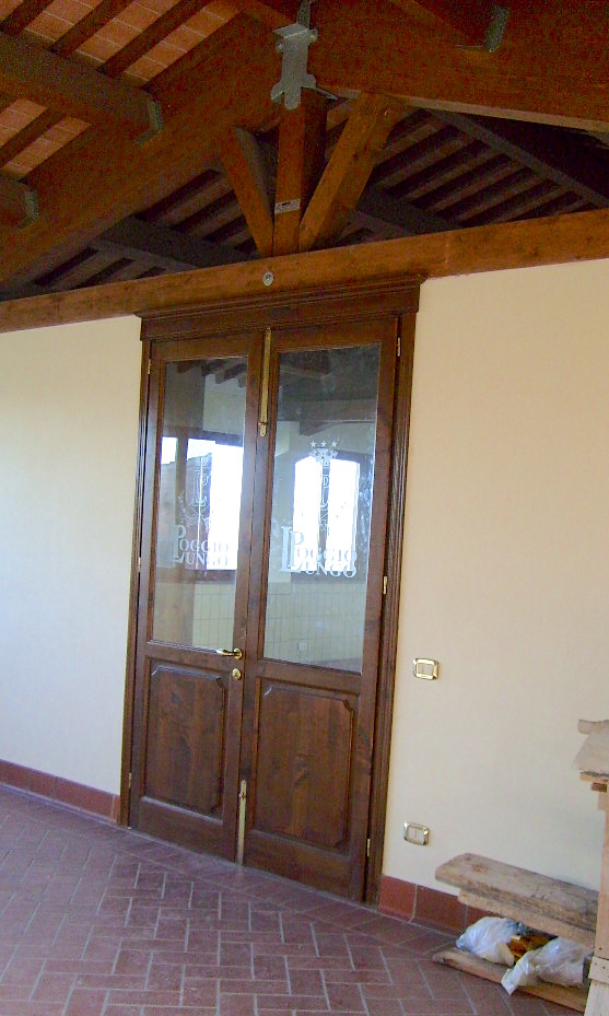 Porta a due ante con formella bassa e vetro