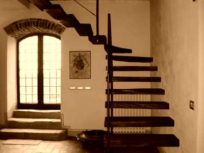 Scala con scalini portanti da travi di quercia del 1600